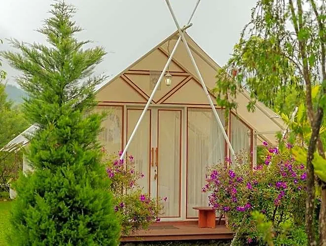 Svargan Lakeside Glamping Campo de lujo
