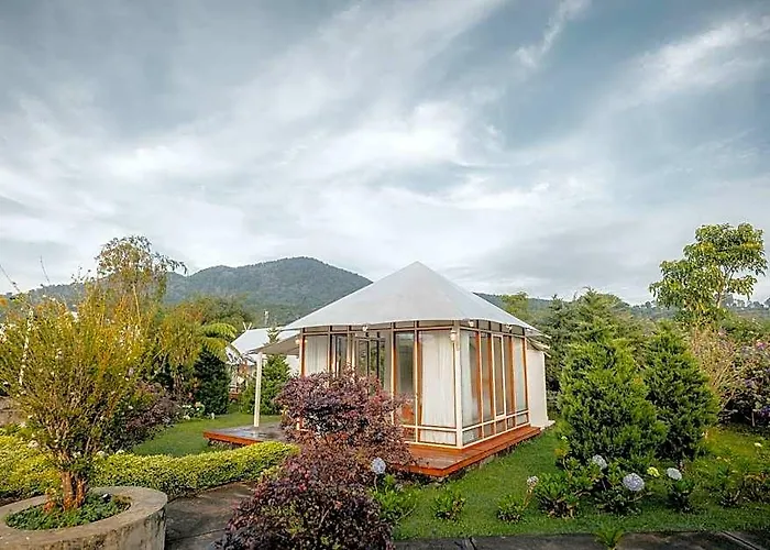 Svargan Lakeside Glamping * Candikuning