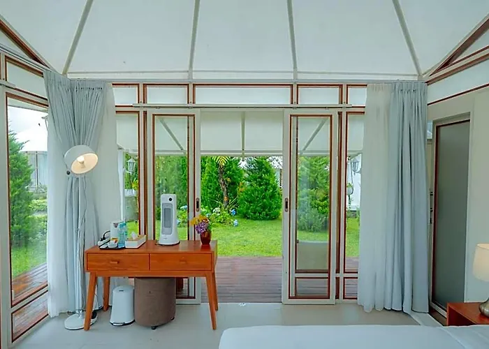 Svargan Lakeside Glamping Campo de lujo Candikuning