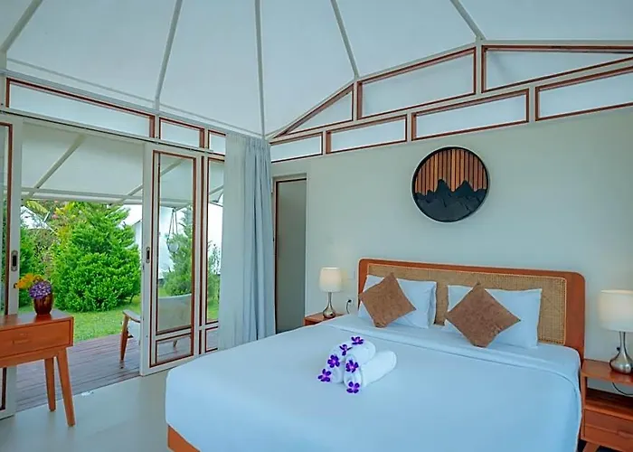 Svargan Lakeside Glamping Campo de lujo