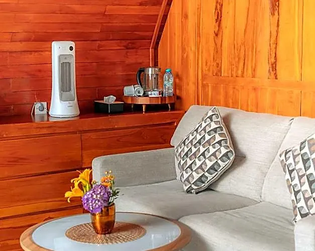 Svargan Lakeside Glamping Candikuning