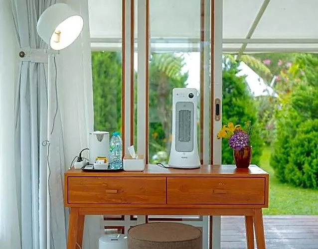Svargan Lakeside Glamping * Candikuning